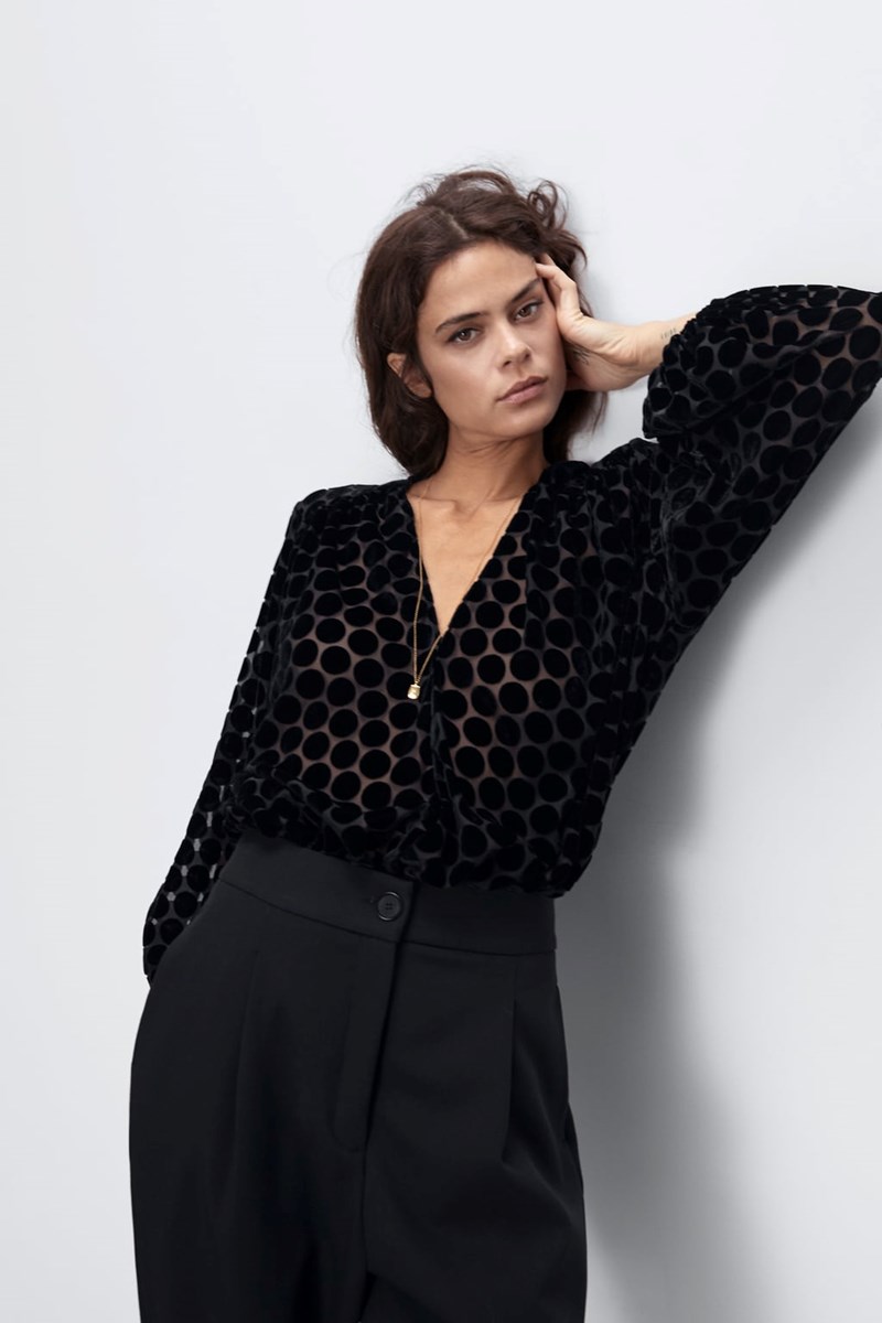 H Kendall Jenner φόρεσε το τέλειο βραδινό τοπ + 6 σχέδια από τα Zara για να επιλέξεις - εικόνα 6