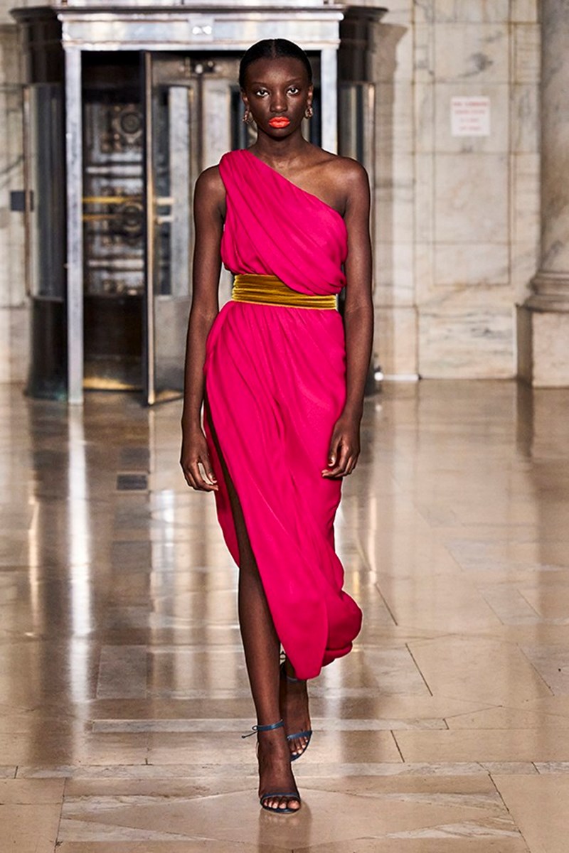 15 ακαταμάχητα βραδινά looks με την υπογραφή του Oscar De La Renta - εικόνα 3