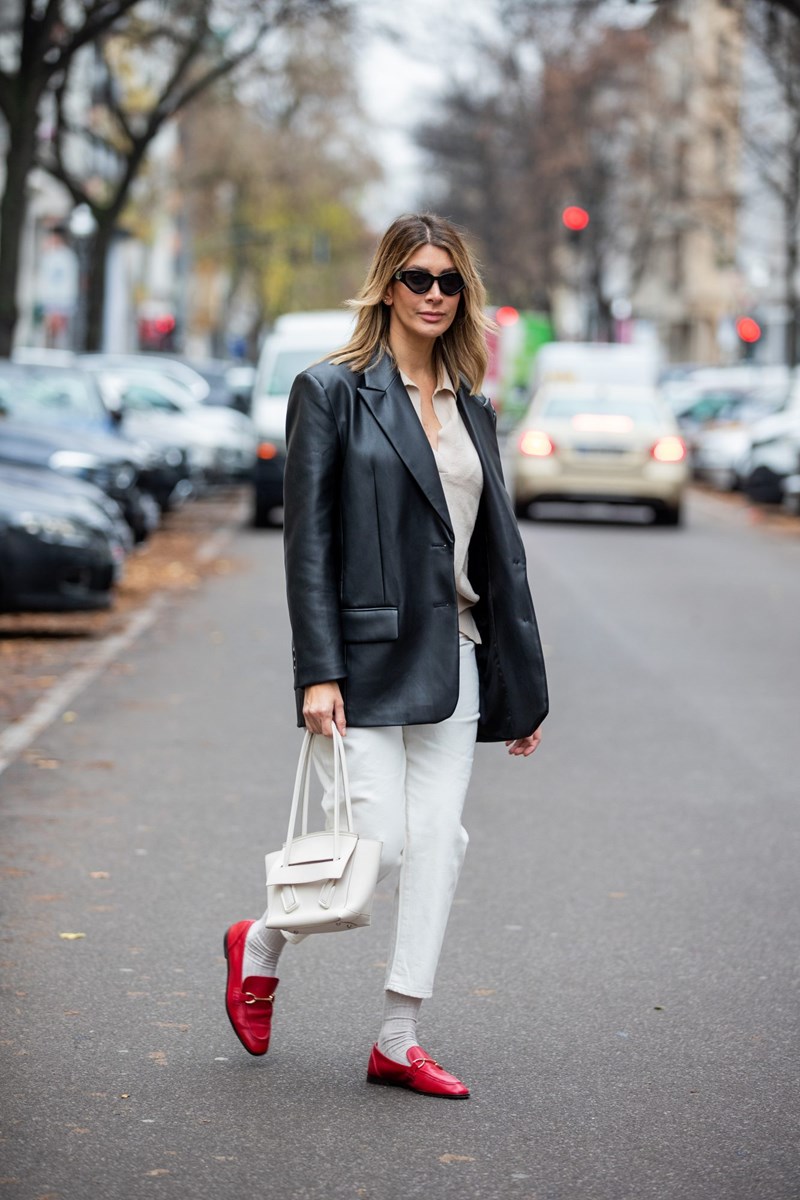 15 τρόποι να φορέσεις δερμάτινο σακάκι σαν influencer - εικόνα 11