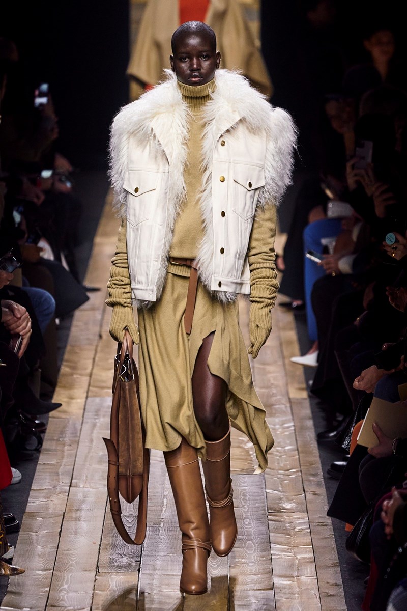 Ο Michael Kors μας δείχνει 15 σύγχρονους τρόπους για να φορέσουμε το πουλόβερ - εικόνα 2