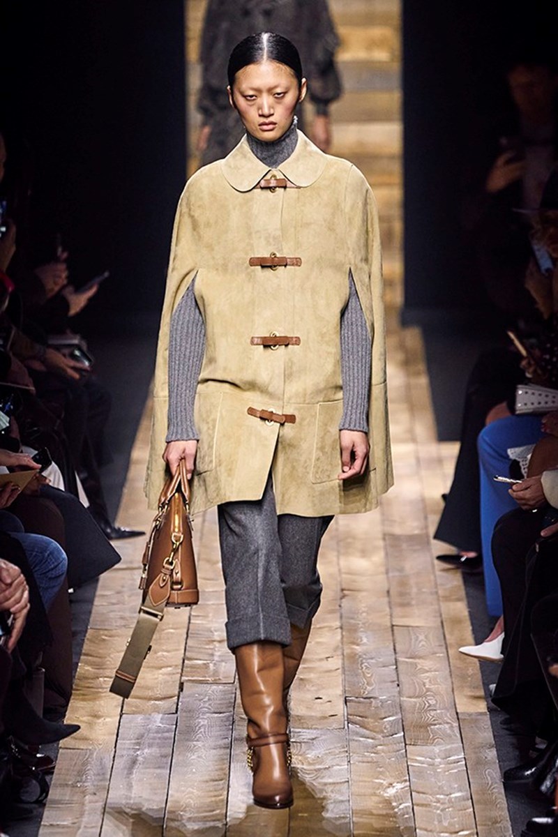 Ο Michael Kors μας δείχνει 15 σύγχρονους τρόπους για να φορέσουμε το πουλόβερ - εικόνα 15