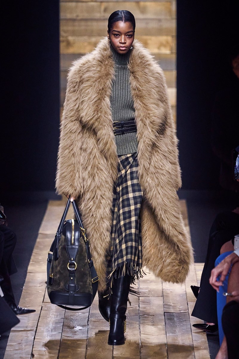 Ο Michael Kors μας δείχνει 15 σύγχρονους τρόπους για να φορέσουμε το πουλόβερ - εικόνα 6