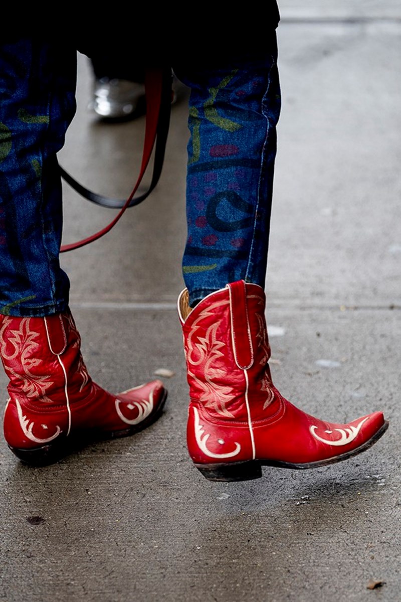 Color Splash: 20 street style looks για να σπάσεις τη «αυτοκρατορία» των γήινων τόνων - εικόνα 10