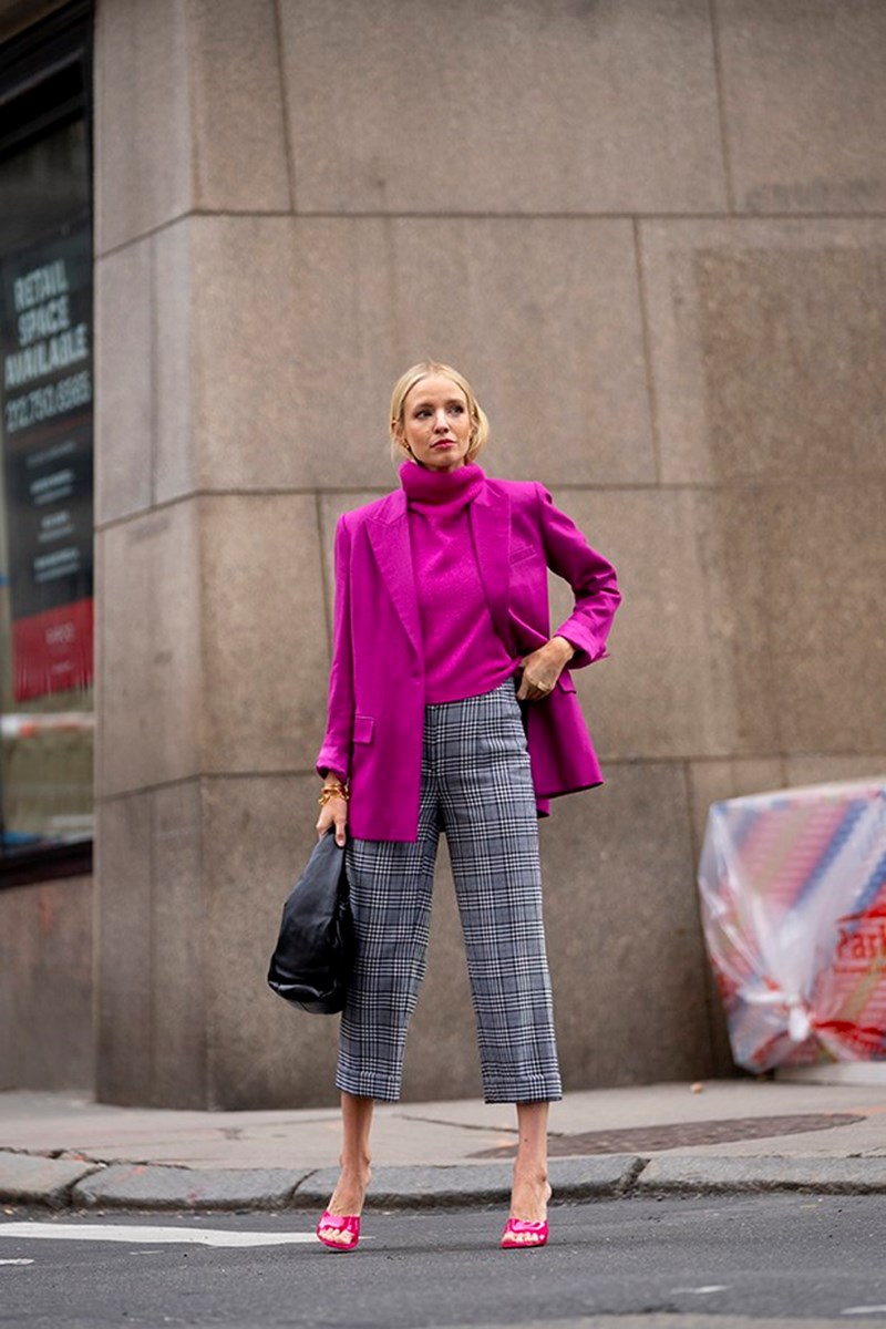 Color Splash: 20 street style looks για να σπάσεις τη «αυτοκρατορία» των γήινων τόνων - εικόνα 18