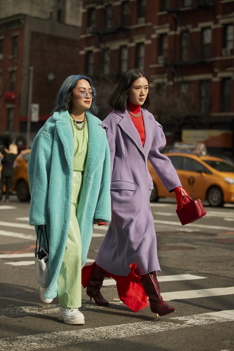 Color Splash: 20 street style looks για να σπάσεις τη «αυτοκρατορία» των γήινων τόνων - εικόνα 9