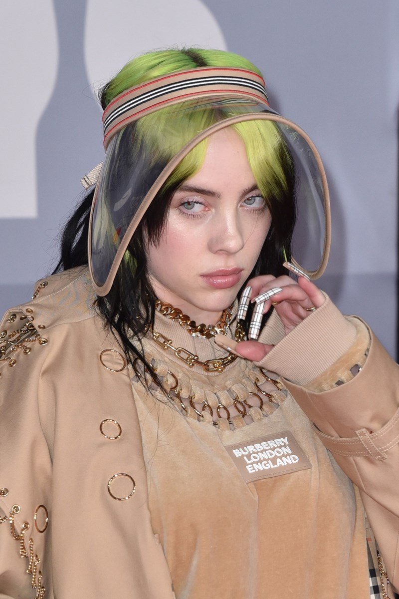Billie Eilish: 5 φορές που το μανικιούρ της έκλεψε την παράσταση - εικόνα 1