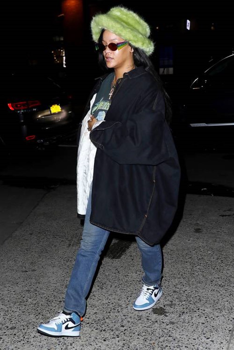 Βρήκαμε τα κλασικά sneakers που φορούν διαρκώς οι celebrities - εικόνα 13