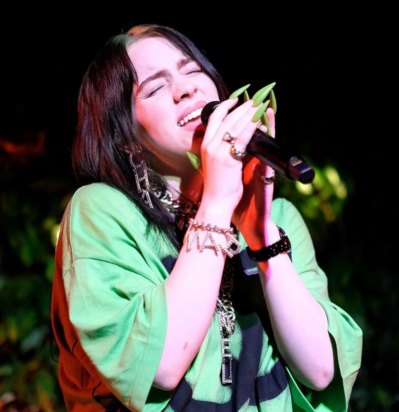 Billie Eilish: 5 φορές που το μανικιούρ της έκλεψε την παράσταση - εικόνα 3