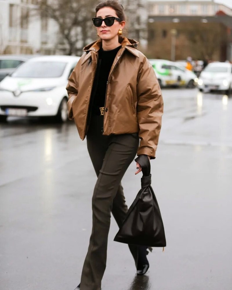 4 τρόποι να φορέσεις puffer jacket και να είσαι πιο θηλυκή από ποτέ (& 4 σχέδια για να εντάξεις το trend στη προσωπική σου συλλογή) - εικόνα 1