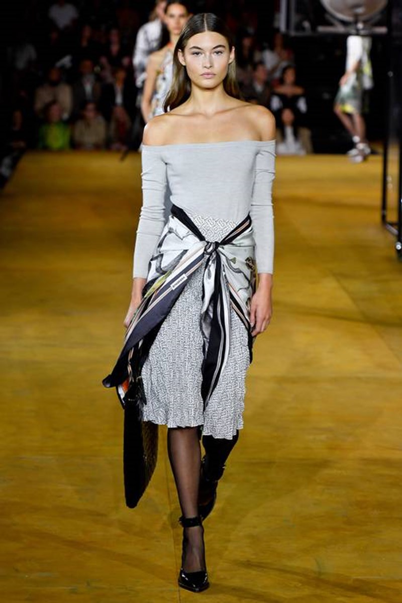 6 πανεύκολα styling trends που θα αντιγράψουμε από τα ντεφιλέ - εικόνα 5