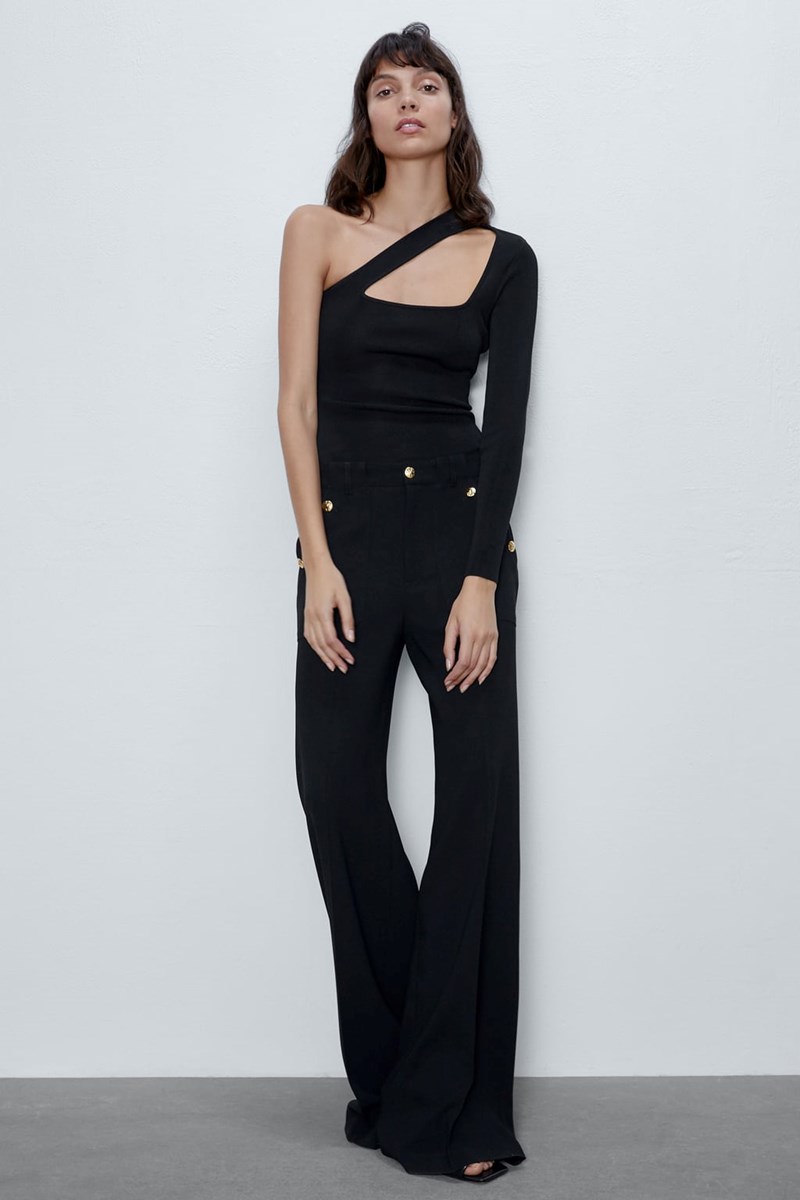 Αυτή η σέξυ λεπτομέρεια θα απογειώσει τα basics σου - εικόνα 1