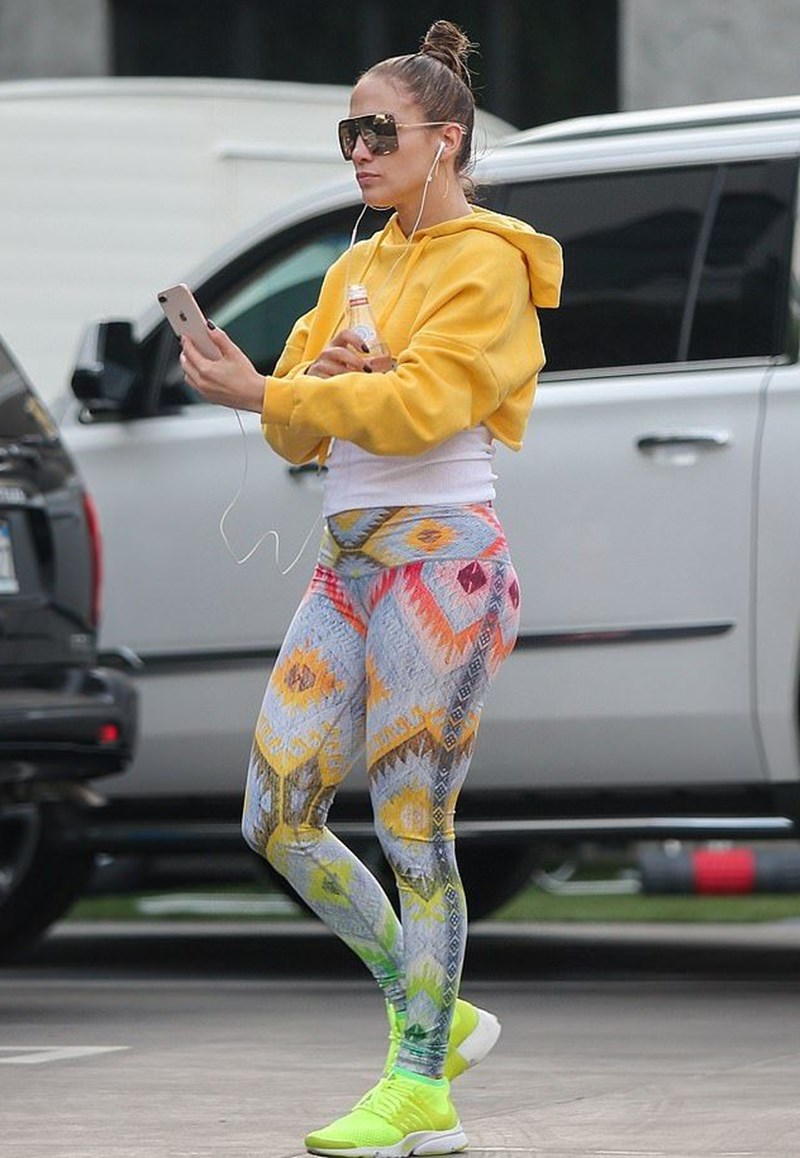 5 look της Jennifer Lopez με κολάν για να ξέρεις πώς θα ντύνεσαι αυτές τις μέρες - εικόνα 5