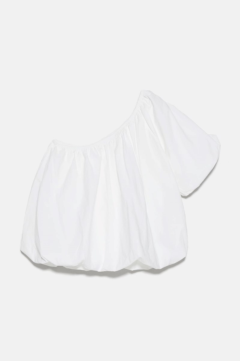 Όλες χρειαζόμαστε ένα λευκό τοπ! Σου βρήκαμε 8 από τα Zara - εικόνα 9