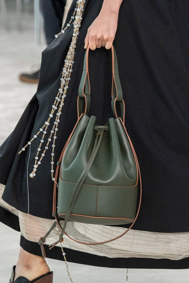 Οι bucket bags είναι το αξεσουάρ-κλειδί της άνοιξης - εικόνα 1