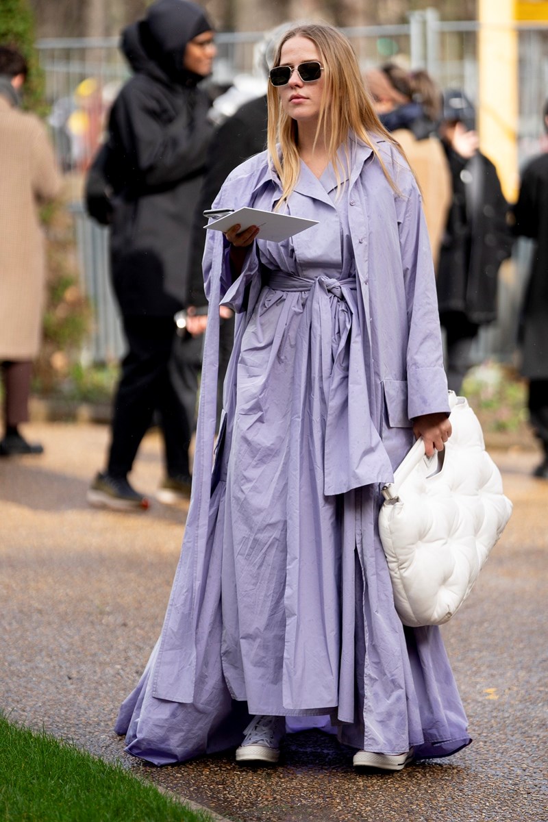 Αν έπρεπε να φορέσεις μόνο ένα χρώμα αυτό το μήνα, τότε θα ήταν σίγουρα αυτό #streetstyle - εικόνα 1