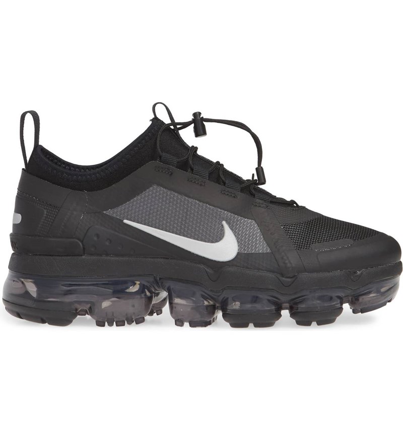 6 hot τρόποι να φορέσεις μαύρο παντελόνι όπως οι celebrities (+ τα κομμάτια που θα χρειαστείς) - εικόνα 4