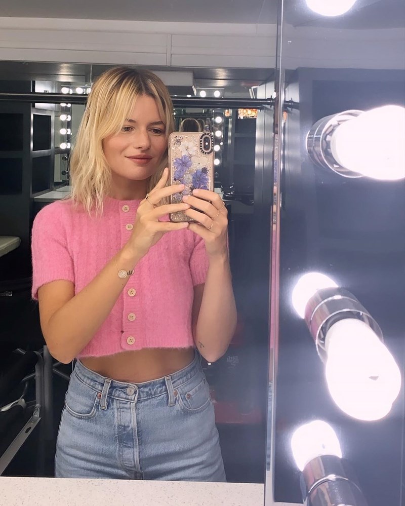 Cropped Πλεκτά: Η τάση που πρέπει να υιοθετήσεις αν θέλεις στυλ influencer - εικόνα 1