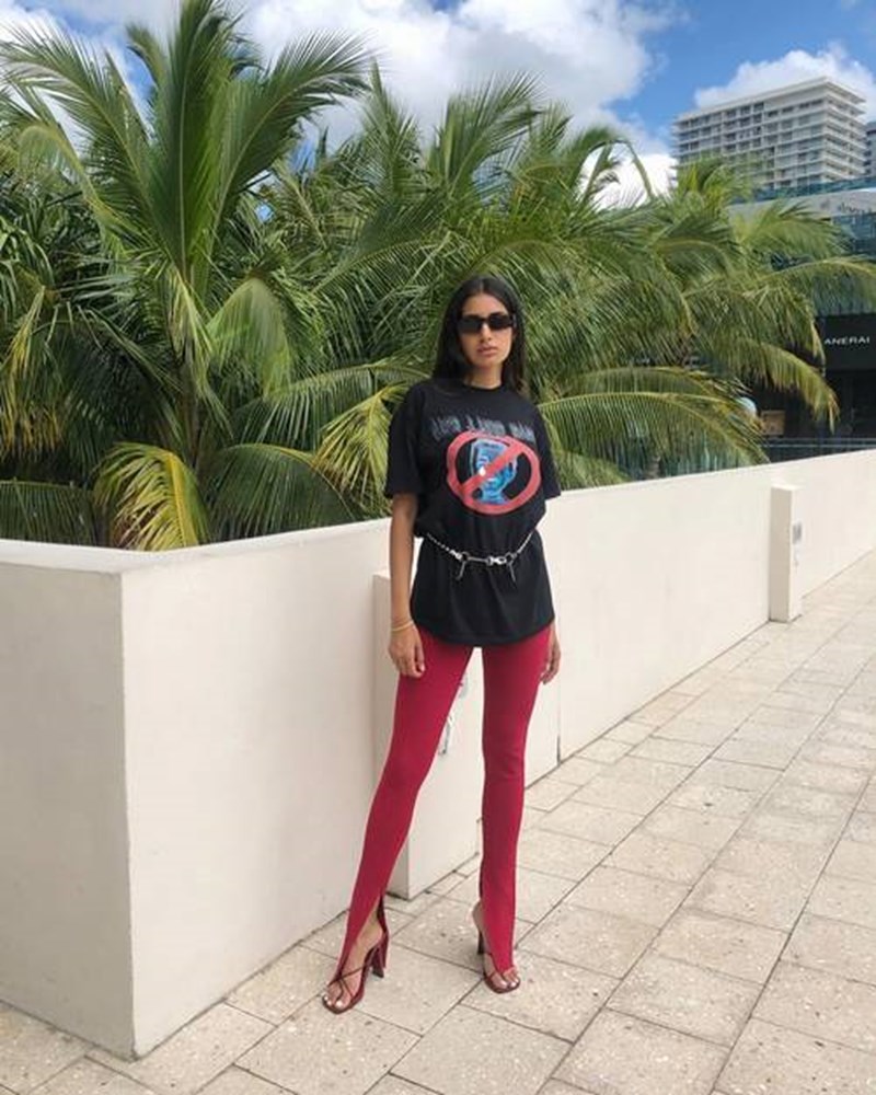 Σίγουρα έχεις ένα oversized T-shirt. Έτσι θα το φορέσεις σαν influencer - εικόνα 1