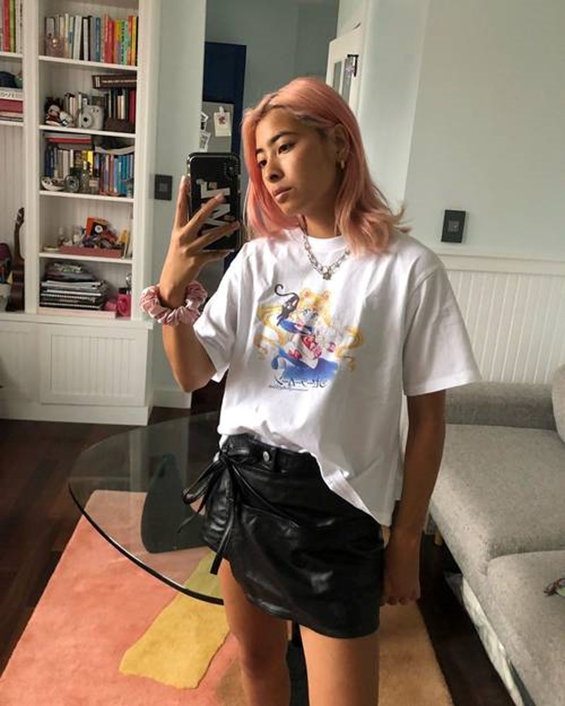 Σίγουρα έχεις ένα oversized T-shirt. Έτσι θα το φορέσεις σαν influencer - εικόνα 3