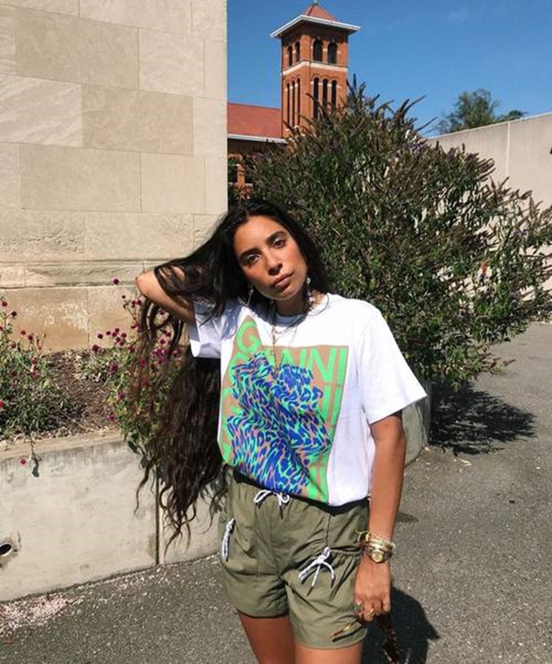 Σίγουρα έχεις ένα oversized T-shirt. Έτσι θα το φορέσεις σαν influencer - εικόνα 8