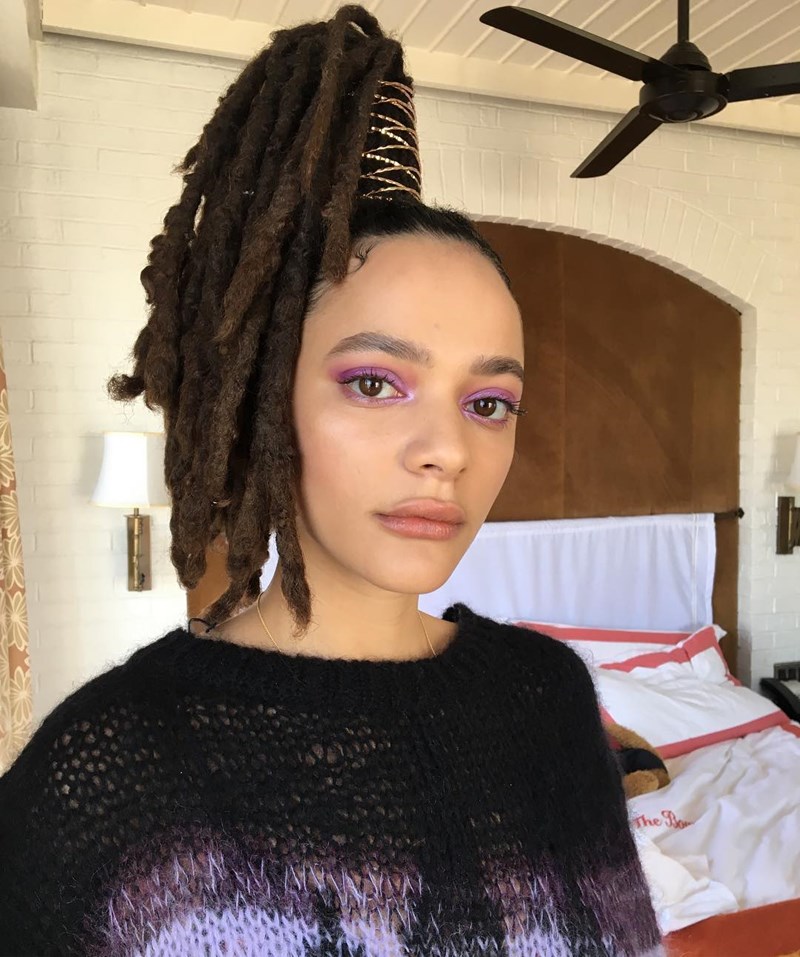 6 beauty looks με μοβ σκια που θα δοκιμάσουμε τώρα για τέλειες selfie - εικόνα 6