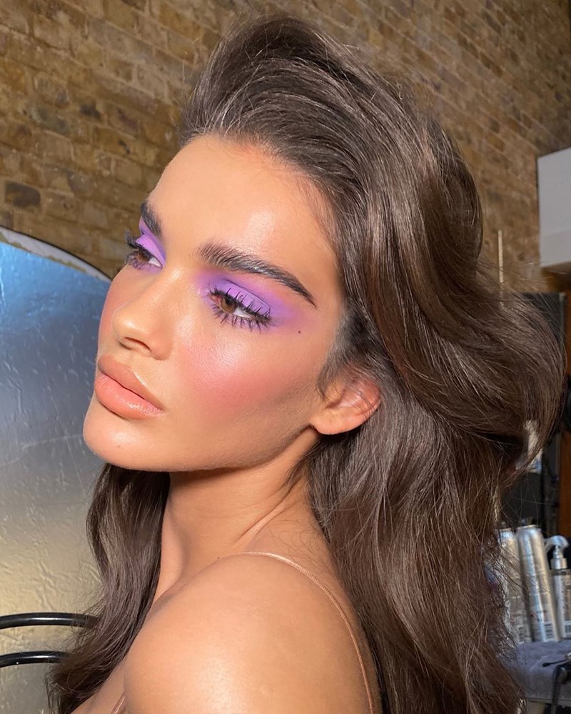 6 beauty looks με μοβ σκια που θα δοκιμάσουμε τώρα για τέλειες selfie - εικόνα 1