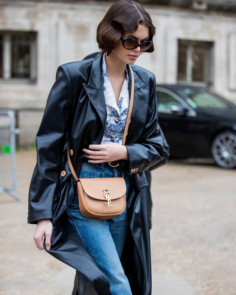 6 hot κομμάτια που θα συνδυάσεις με τα flared παντελόνια σου - εικόνα 1