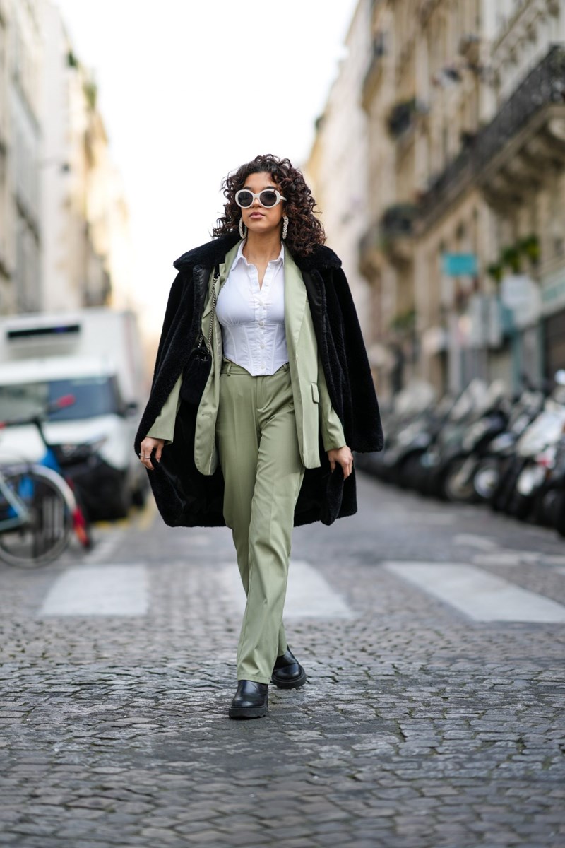 Όλες οι influencer φορούν κορσέδες. 20 look που θα σε πείσουν να ενδώσεις στο trend με τη vintage διάθεση - εικόνα 9