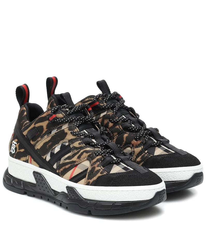 Όταν όλες θα φοράνε λευκά sneakers, εσύ θα φοράς αυτά και θα «παίζεις» πια σε άλλο επίπεδο - εικόνα 12