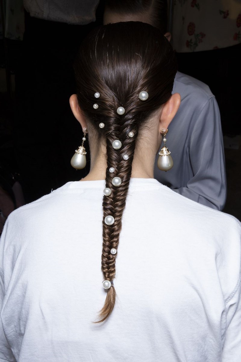 Ώρα για εξάσκηση! 12 χτενίσματα με πλεξούδες για να δημιουργήσεις τώρα που έχεις άπλετο χρόνο - εικόνα 2