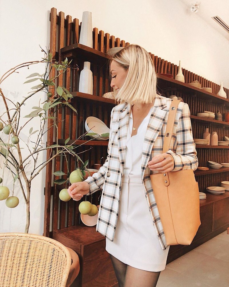 15+1 εμφανίσεις που μας έπεισαν να φορέσουμε μίνι μετά το #ΜένουμεΣπίτι - εικόνα 6