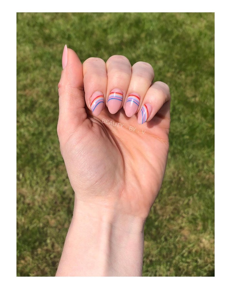 Rainbow Manicure: Η πιο χαρούμενη τάση της άνοιξης - εικόνα 7