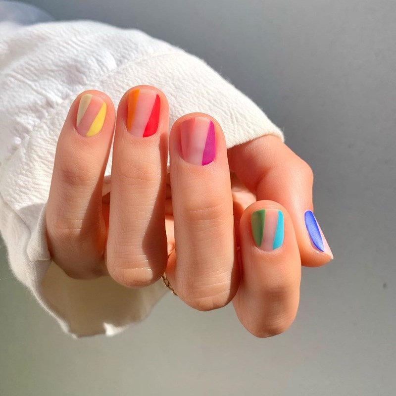 Rainbow Manicure: Η πιο χαρούμενη τάση της άνοιξης - εικόνα 6