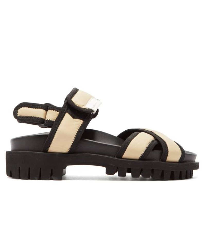 Εξάσκησε το μάτι σου σε αυτό το shoe trend γιατί σε λίγο θα είναι παντού! Εμάς έχει αρχίσει να μας αρέσει πάντως... - εικόνα 9