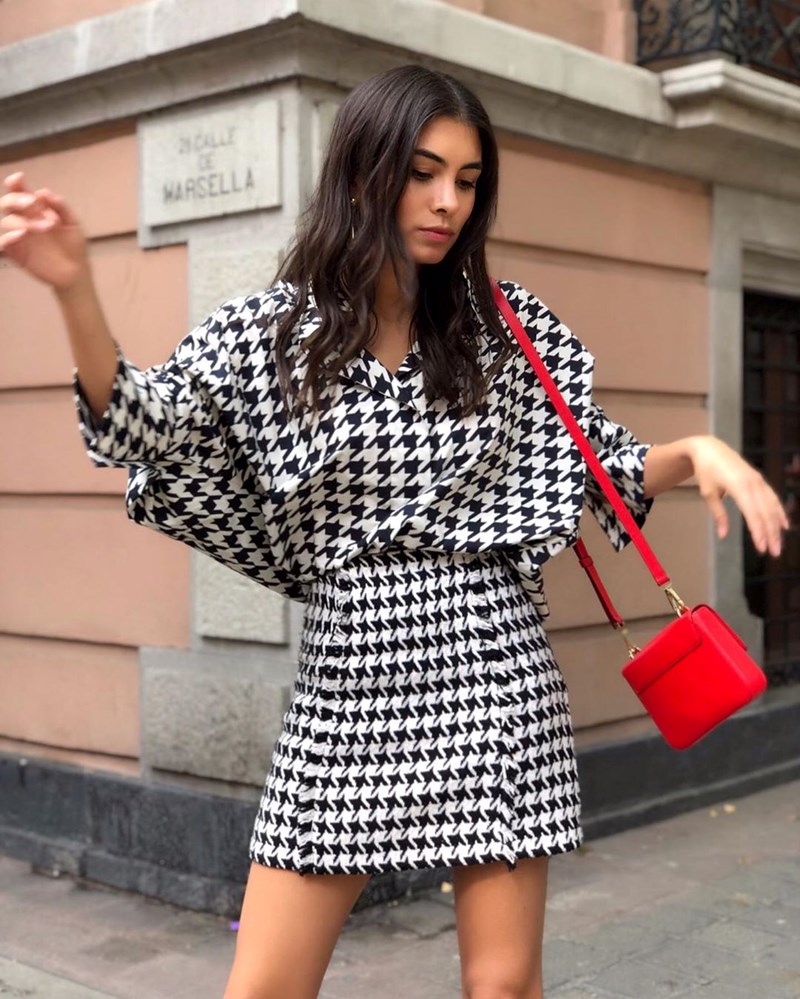 15+1 εμφανίσεις που μας έπεισαν να φορέσουμε μίνι μετά το #ΜένουμεΣπίτι - εικόνα 9