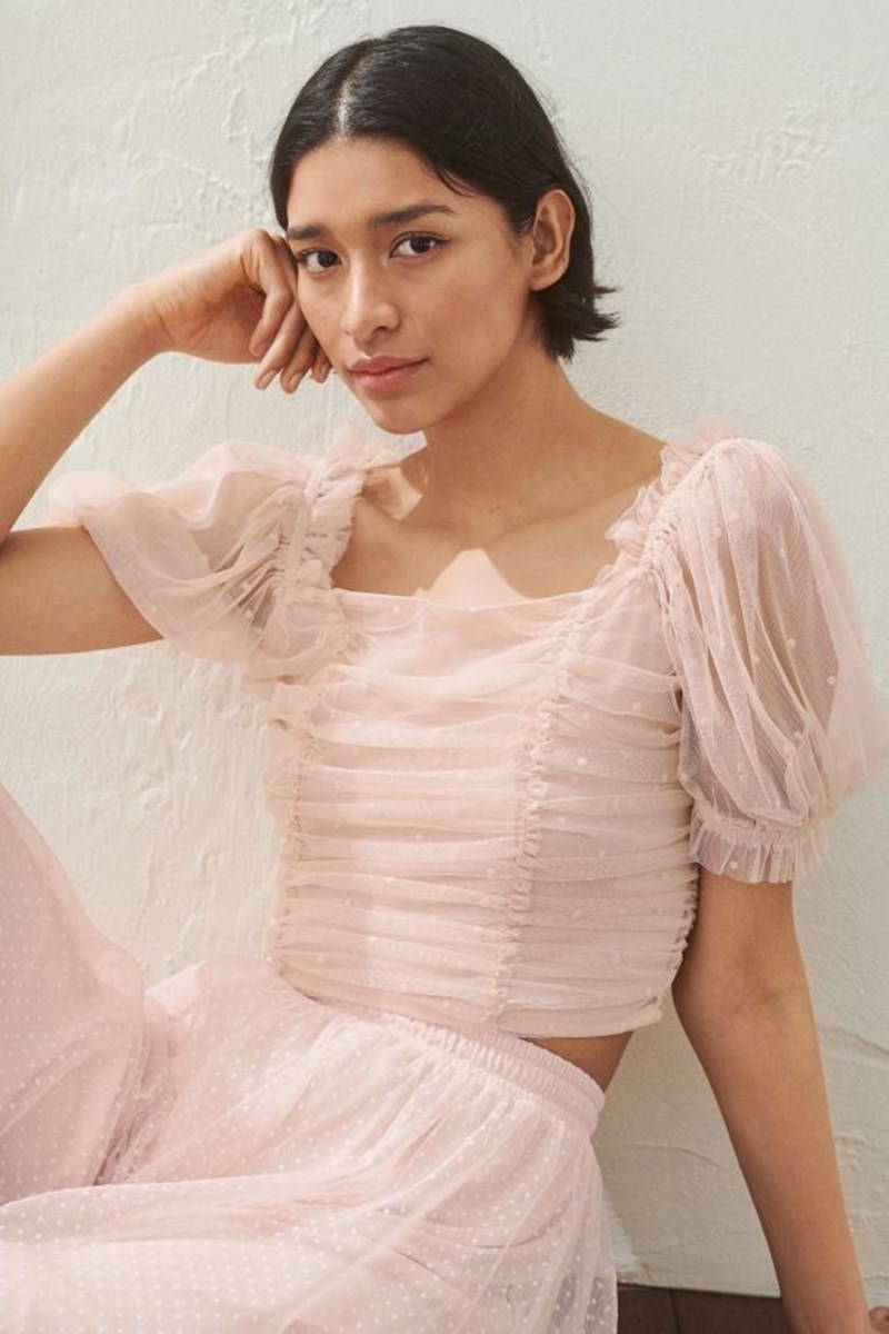 Φέτος θα τονίσεις τους ώμους σου με αυτό το must κομμάτι - εικόνα 2