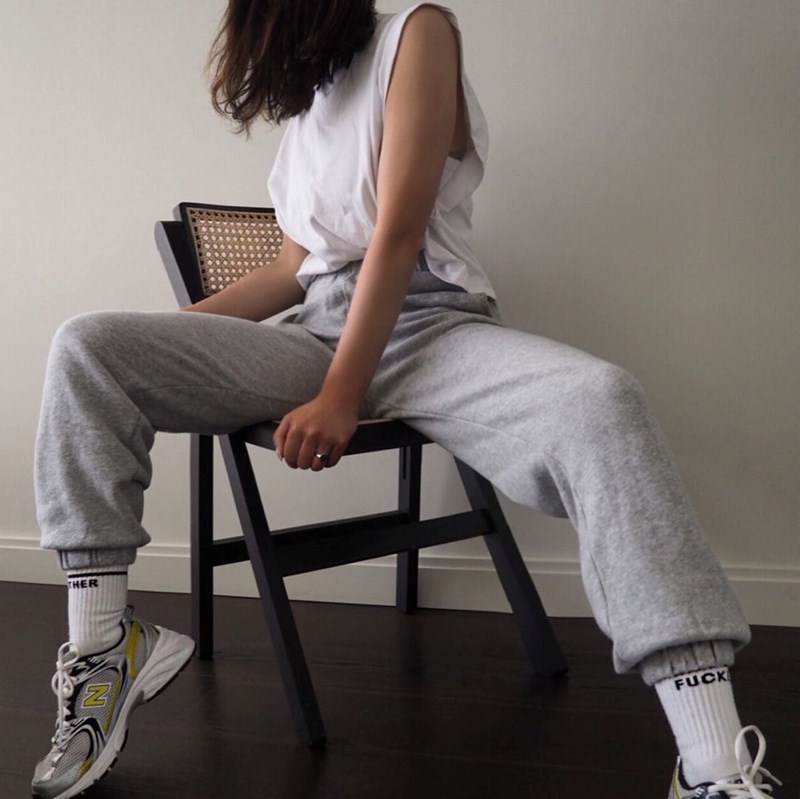 Τελικά με ποια παπούτσια ταιριάζουν οι φόρμες μας; (όχι μόνο με sneakers πάντως!) - εικόνα 1