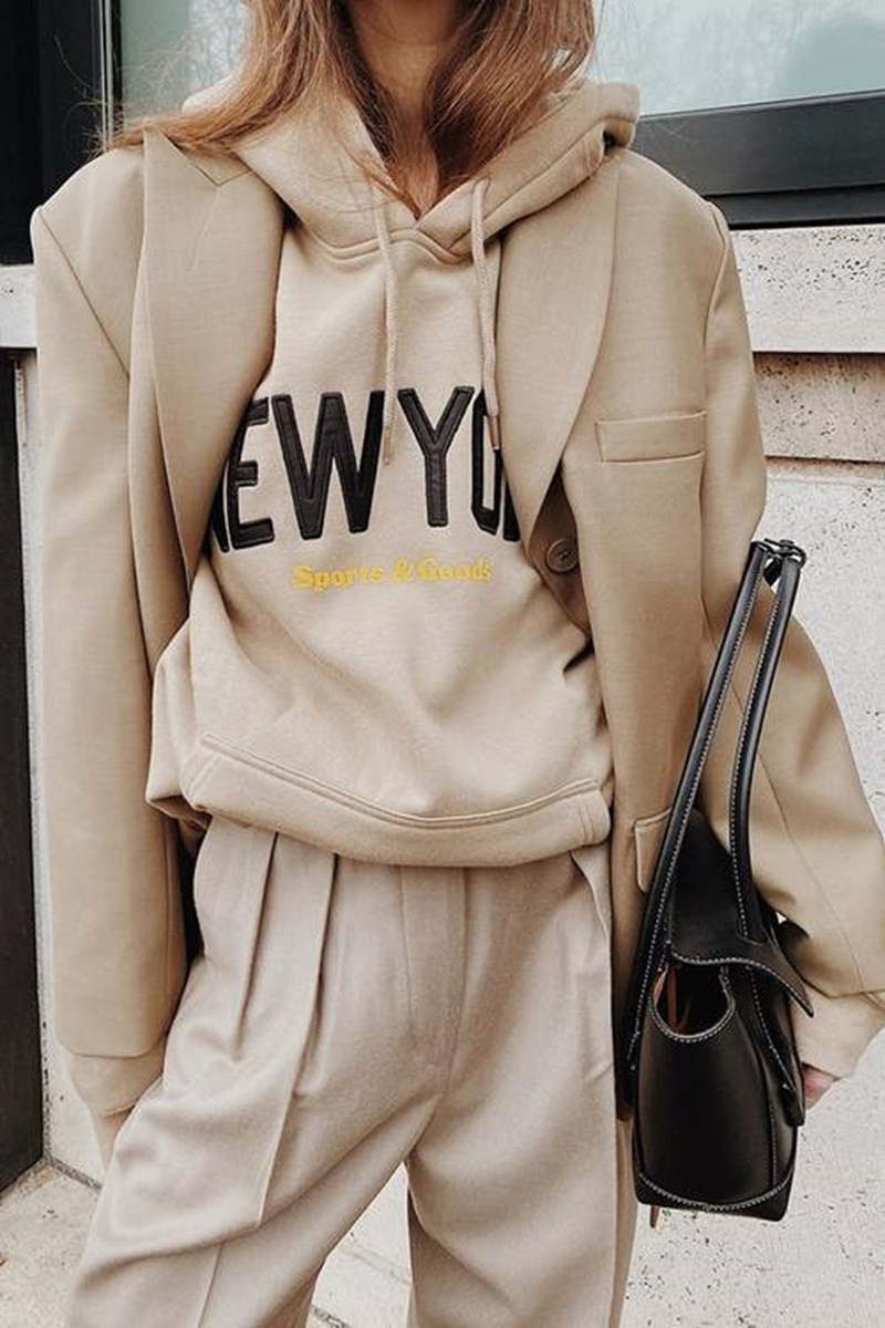 10 on-trend τρόποι να φορέσεις το φούτερ σου σαν influencer μετά την καραντίνα - εικόνα 8