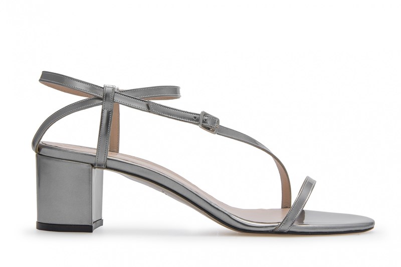 Στάθης Σαμαντάς: Ο μεγάλος νικητής των ELLE Fashion Young Talents Awards μας παρουσιάζει τη νέα του συλλογή με παπούτσια - εικόνα 6