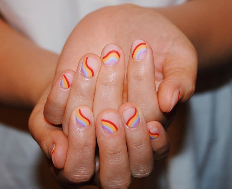 Rainbow Manicure: Η πιο χαρούμενη τάση της άνοιξης - εικόνα 4