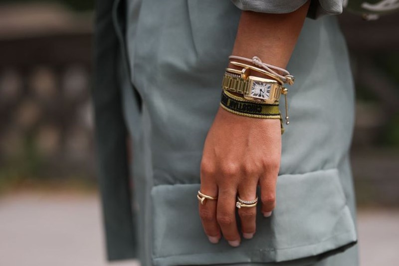 Το αξεσουάρ που αποχωριζόμαστε μόνο(!) στον ύπνο ακόμα και τις μέρες της καραντίνας - εικόνα 3