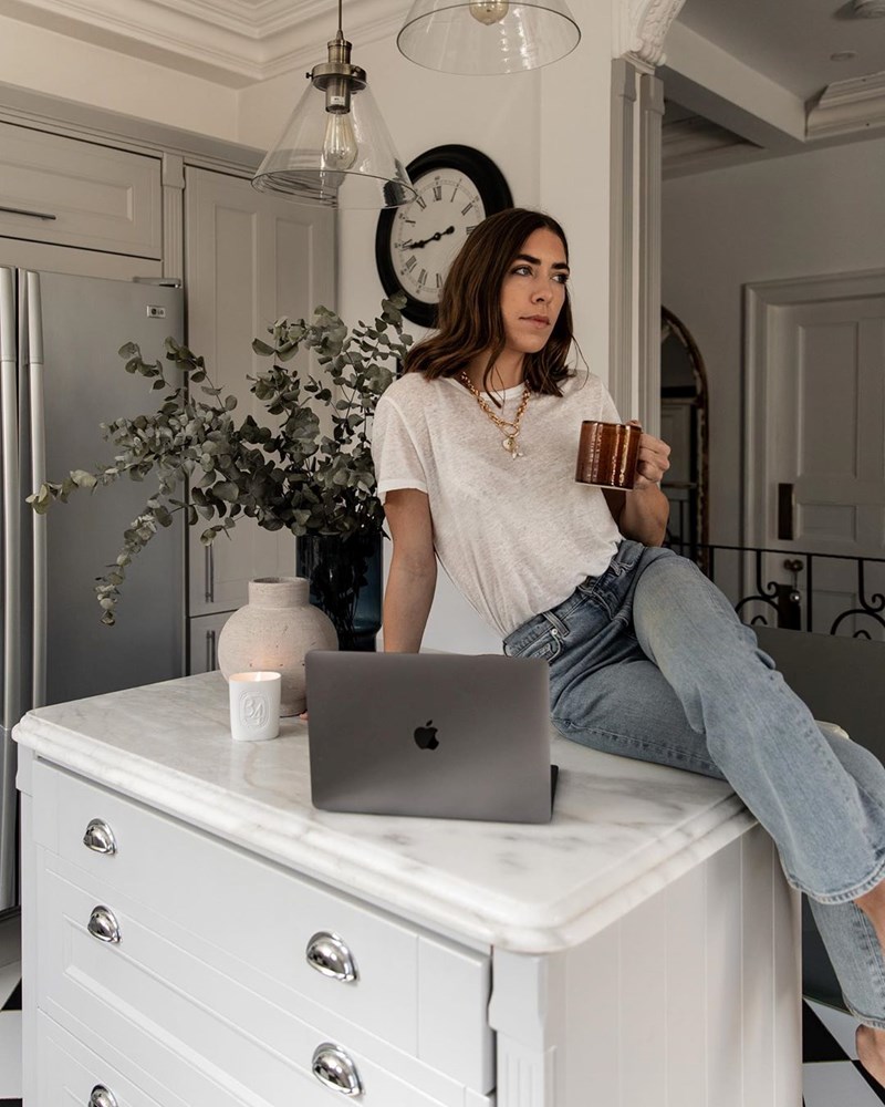 Αυτές οι Instagrammers είναι η καλύτερη (και πιο stylish) παρέα μας στη καραντίνα - εικόνα 9