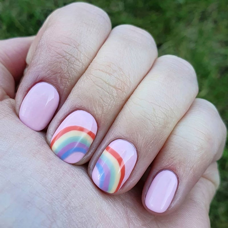 Rainbow Manicure: Η πιο χαρούμενη τάση της άνοιξης - εικόνα 3