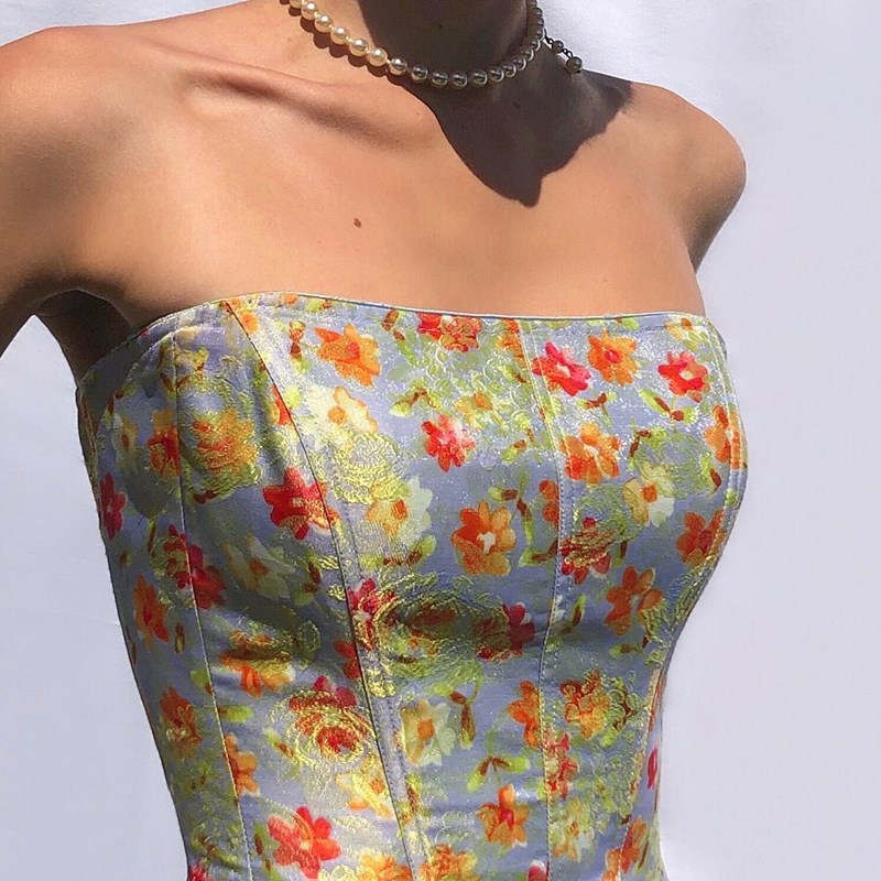 Όλες οι influencer φορούν κορσέδες. 20 look που θα σε πείσουν να ενδώσεις στο trend με τη vintage διάθεση - εικόνα 12