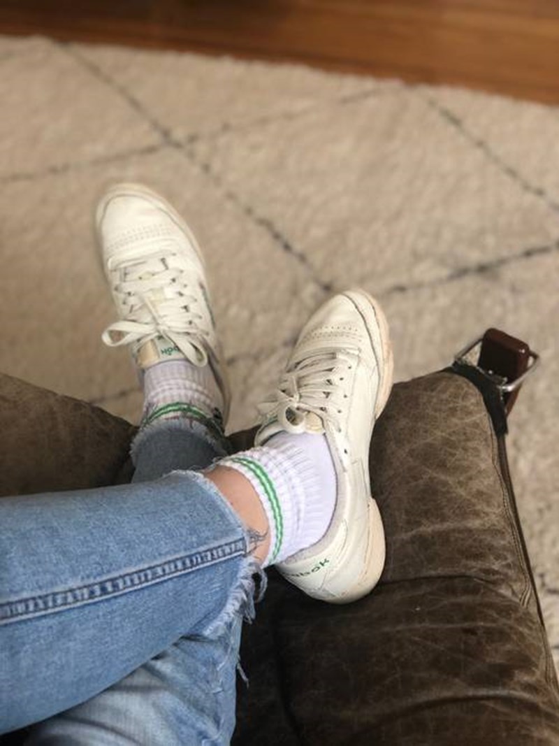 Ποια sneakers επιλέγουν τώρα όσες ξέρουν από στυλ; - εικόνα 6