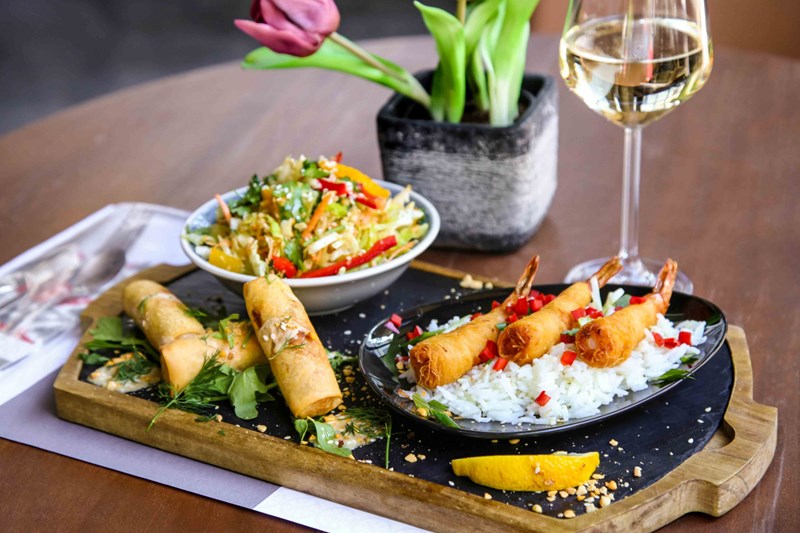 Το wine bar που θα κάνει τις καλοκαιρινές βραδιές μας πιο απολαυστικές - εικόνα 2