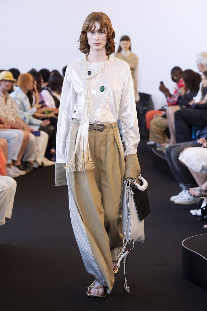 Από όλα τα παντελόνια που μπορεί να είναι στριμωγμένα μέσα στη ντουλάπα σου, αυτά είναι τα μόνα που χρειάζεσαι τώρα - εικόνα 5