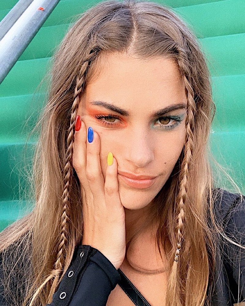 Mini Braids: Η vintage τάση στα μαλλιά που επιστρέφει από τα '60s - εικόνα 3