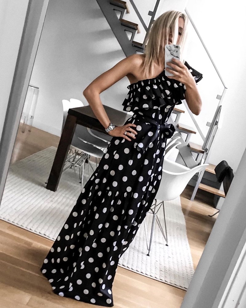 Όσα χρόνια και αν περάσουν, αυτό το φόρεμα θα είναι in-fashion. Μάλλον κάτι κάνει πολύ σωστά! - εικόνα 2