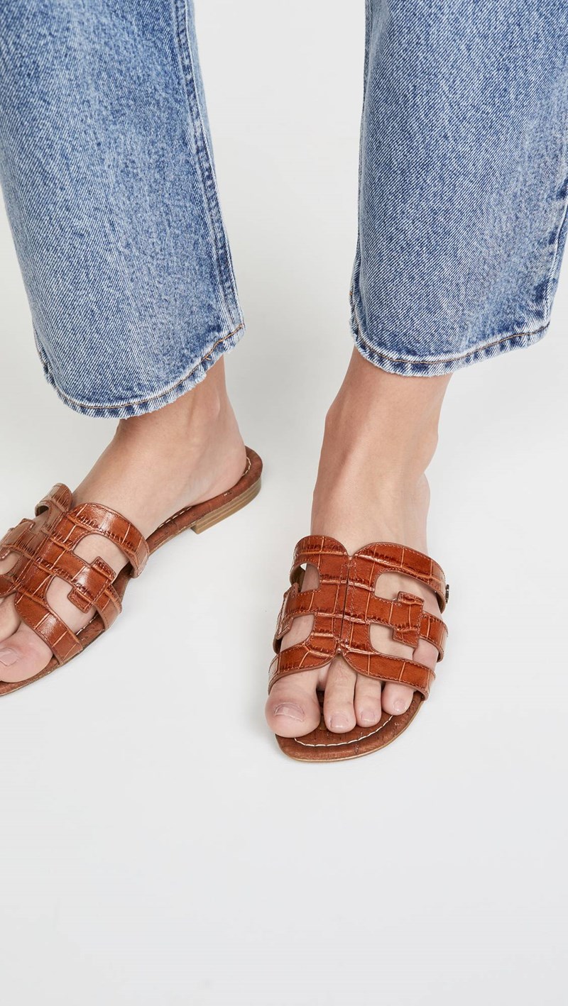 10+1 διαχρονικά φλατ παπούτσια που επιλέγουν οι fashion editors - εικόνα 2